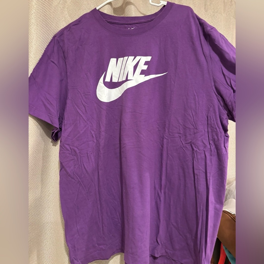 Nike Men's Tee in Bold Purple